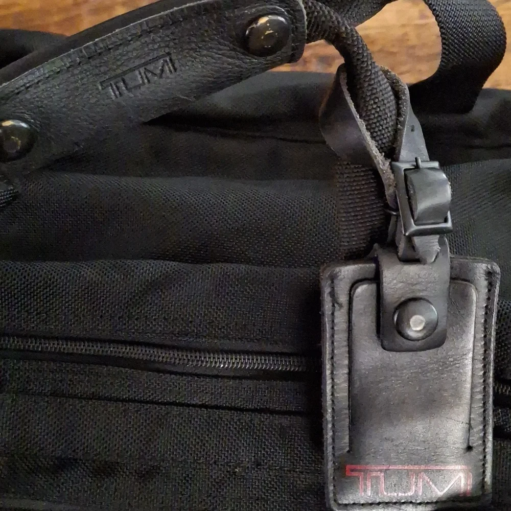 Tumi pre-loved Duffle Travel Bag Luggage